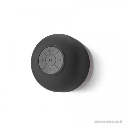 Caixa de som a prova d água personalizada - Caixa de som à prova de água. ABS. Acabamento emborrachado. Com transmissão por bluetooth e 3W/4?. Autonomia até 3 h. Função para atender chamadas, controle de volume e conexão à playlist do dispositivo móvel. Com ventosa. Incluso cabo USB para carre