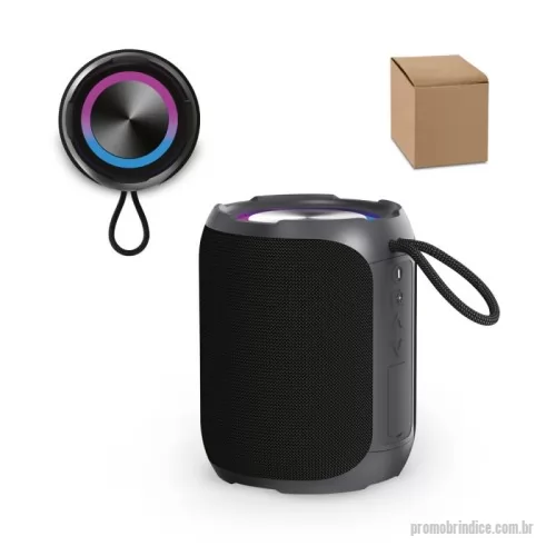Caixa de som a prova d água personalizada - Caixa de som em ABS 100% reciclado à prova de água com classificação IPX6. A capacidade da bateria é de 2.600 mAh, com autonomia, aproximadamente, de 6h. Com 30W (2 x 15W) de potência sonora, transmissão BT 5.3, leitor microSD e entrada de áudio AUX. Incluso cabo de carregamento USB-C e cabo Jack 3.5 mm. Possibilidade de emparelhar duas caixas de som Avicenna para efeito stereo. Fornecido em caixa presente de papel kraft reciclado.