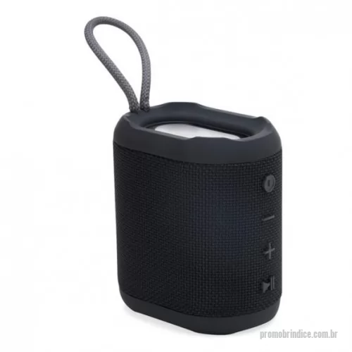 Caixa de som personalizada -  Caixa de som multimídia. Material plástico resistente a água, e falantes com acabamento em tecido, possui um cordão de nylon acoplado para facilitar o transporte. A caixinha funciona nos modos Bluetooth, Radio FM, Cartão TF (Micro SD), Auxiliar e USB. Possui bateria de longa duração, com autonomia de aproximadamente 35 horas continuas de reprodução. É possível emparelhar 2 caixinhas do mesmo modelo e executar o som sincronizado em ambas. Acompanha cabo USB e cabo auxiliar P2  Altura :  10,5 cm  Largura :  9,6 cm  Medidas aproximadas para gravação (CxL):  2,2 cm x 5,1 cm  Peso aproximado (g):  300