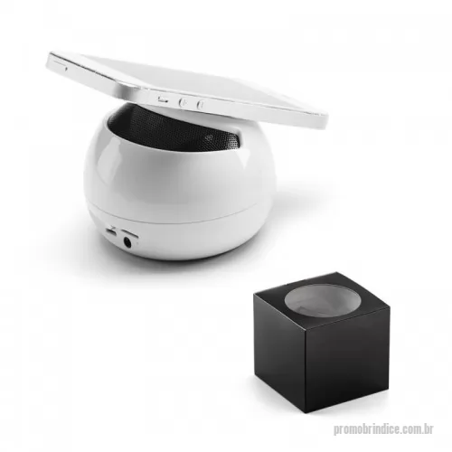 Caixa de som personalizada - Caixa de som com microfone. em ABS, com transmissão sem fios BT v3.0, ligação stereo 3,5 mm e leitor de cartões TF, com 3W/4? e autonomia aproximada de 3 h. Função para atender chamadas, controle de volume e conexão à playlist do dispositivo móvel. Com apoio antideslizante para celular. Incluso cabo USB para carregar. 