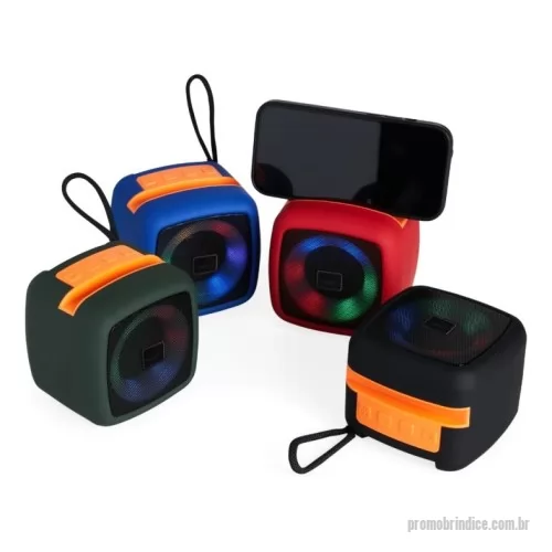 Caixa de som personalizada - aixa de som multimídia com conectividade TWS, luzes RGB e suporte para celular. Material plástico com base antiderrapante. Operante nos modos bluetooth, rádio FM, auxiliar P2, pen drive e cartão TF (MicroSD). A tecnologia TWS sincroniza duas caixas de som em uma só, aumentando a potência sonora. Acompanha cordão de nylon e cabo USB-V8.