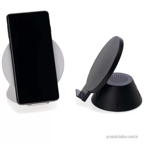 Caixa de som personalizada - Caixinha de Som bluetooth com carregador por indução. Produzido em material plástico, a caixinha possui antiderrapantes emborrachados na parte inferior, ao ser inclinado o produto também pode ser utilizado como suporte para o celular. Para desfrutar do carregamento por indução (sem fio) é fundamental que o celular possua a tecnologia QI – desta maneira é possível carregar o celular posicionando-o sob carregador, sendo necessário apenas conectar o carregador à uma fonte de energia (USB ou diretamente na tomada). Acompanha cabo USB Tipo-C.  Material: Plástico Altura :  6 cm Largura :  11,9 cm Medidas aproximadas para gravação (CxL):  9,5 cm x 9,5 cm Peso aproximado (g):  153  Voltagem de entrada: 5V,2-3.5A/9V,1.8A Frequência: 110-205Khz Potência de Saída: 10W Distância de Carregamento: 4-8mm