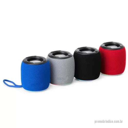 Caixa de som personalizada -  Caixa de de som multimídia TWS com luzes RGB. Qualidade sonora e conectividade total: compatível com bluetooth, rádio FM, cartão TF (MicroSD) e pen drive. Iluminação dinâmica, são 7 modos de iluminação RGB com movimentos diferentes. Sua tecnologia TWS permite sincronizar duas caixas de som em uma, criando uma experiência imersiva com qualidade sonora e potência excepcionais. A caixa de som executa nos modos rádio FM, cartão TF (MicroSD) e pen drive. Acompanha cordão de nylon e cabo USB-V8.
