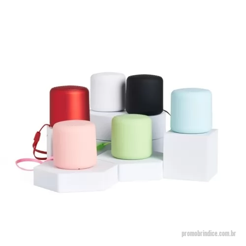 Caixa de som personalizada - Caixa de som bluetooth com conectividade TWS, material plástico. A tecnologia TWS sincroniza duas caixas de som em uma só, aumentando a potência sonora. Contém microfone embutido para atendimento de chamadas telefônicas. Base de silicone antiderrapante. Acompanha cordão de nylon e cabo USB-V8.  Altura: 4,7 cm Largura: 4,6 cm Circunferência: 14,5 cm