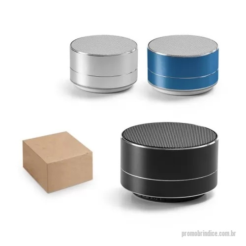 Caixa de som personalizada - Caixa de som portátil com microfone, em alumínio 100% reciclado e detalhes em ABS 100% reciclado. Transmissão sem fios BT v5.0 e leitor de cartões microSD com 3W. Bateria com 400 mAh e autonomia aproximada de 3h. Função para atender chamadas, controle de volume e conexão à playlist do dispositivo móvel. Incluso cabo USB para carregar. Fornecido em caixa presente de papel kraft reciclado. ø71 x 42 mm | Caixa: 80 x 80 x 60 mm