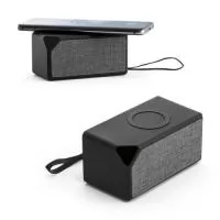 Caixa de som portátil em ABS com acabamento em borracha e tecido na parte frontal. De design sofisticado, esta caixa de som tem um tempo de reprodução de 2 horas, com transmissão por bluetooth 5.0 e potência de 3W. Adicionalmente tem também a funcionalidade de carregador wireless, com uma potência de 5 W, com entrada 5V/2A e bateria de 300 mAh. Incluso cabo de carregamento micro USB. Fornecida em caixa presente. 108 x 56 x 54 mm