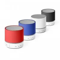 Caixa de som com microfone em ABS e acabamento emborrachado. Transmissão por bluetooth e leitor de cartões TF. Com 3W/4? e autonomia até 2h. Função para atender chamadas, controle de volume e conexão à playlist do dispositivo móvel. Incluso cabo USB / micro USB para carregar.