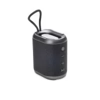 Caixa de som multimídia. Material plástico resistente a água, e falantes com acabamento em tecido, possui um cordão de nylon acoplado para facilitar o transporte. A caixinha funciona nos modos Bluetooth, Radio FM, Cartão TF (Micro SD), Auxiliar e USB. Possui bateria de longa duração, com autonomia de aproximadamente 35 horas continuas de reprodução. É possível emparelhar 2 caixinhas do mesmo modelo e executar o som sincronizado em ambas. Acompanha cabo USB e cabo auxiliar P2  Altura :  10,5 cm  Largura :  9,6 cm
