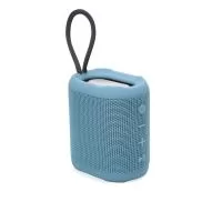 Caixa de som multimídia resistente a respingos dágua feito em plástico com acabamento em tecido. Bluetooth 5.0 e tecnologia TWS.