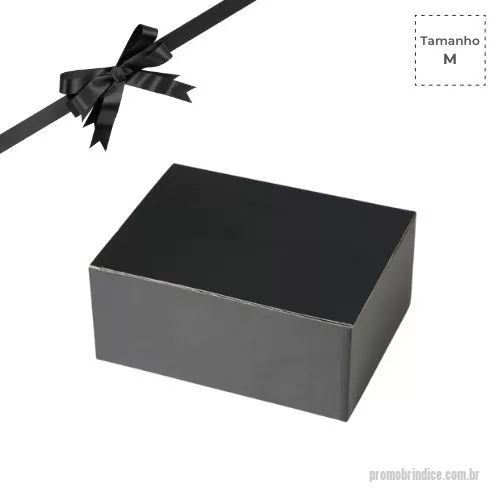 Caixa para Presente personalizada - Caixa para Presente tamanho Médio. Em papelão preto fosco com fundo automático. Superfície da caixa: papel 300g, branco por dentro e preto por fora, micro ondulado de 220g. Medidas: 30x23x13 cm. *Fita de cetim NÃO inclusa.