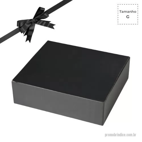 Caixa para Presente personalizada - Caixa para Presente tamanho Grande. Em papelão preto fosco com fundo automático. Superfície da caixa: papel 300g, branco por dentro e preto por fora, micro ondulado de 220g. Medidas: 37x33x11 cm. *Fita de cetim NÃO inclusa.