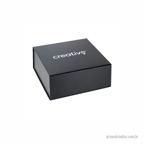 Caixa personalizada - Fabricada em papel paraná, combina resistência e leveza, sendo uma opção versátil para montagem de diferentes kits. Dobrável com fitas dupla face para fixação das laterais e fechamento com ímã. Com design funcional e elegante, possui amplo espaço para presentear com estilo, agregando valor ao presente.