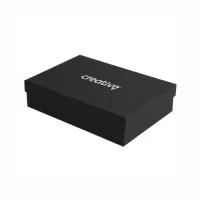 Produzida em papel Paraná revestida com papel colorido, essa caixa combina resistência com um acabamento sofisticado — ideal para diversas ocasiões. Seu formato retangular com tampa é funcional acomoda perfeitamente kits que podem ser montados de diferentes formas e com produtos diversos. A estrutura rígida garante proteção, valorizando ainda mais o presente.