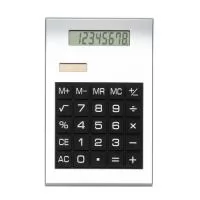 Calculadora plástica prata de 8 dígitos com detalhes preto. Modelo solar, parte inferior preta e com borrachas anti-deslizantes. Acompanha uma bateria L1131.  Altura :  14,7 cm  Largura :  9,2 cm  Medidas aproximadas para gravação (CxL):  5,4 cm x 3 cm