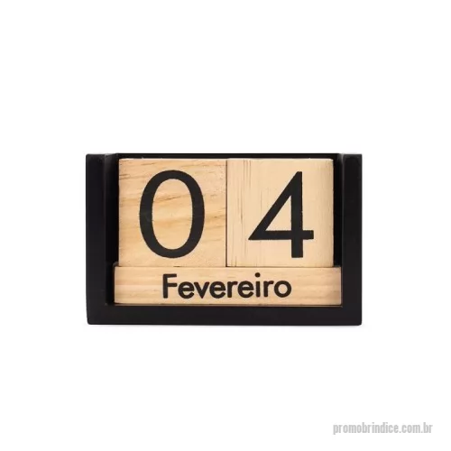 Calendário de mesa personalizado - Um calendário permanente em madeira que oferece minimalismo e elegância para qualquer ambiente. Dividido em um par de cubos com números dos dias do mês e outros três retângulos com os nomes dos meses, este é um calendário de montagem fácil e intuitiva através de seus blocos, contribuindo para uma rotina mais organizada enquanto serve como um elegante ornamento para mesas, estantes, prateleiras e outros espaços abertos.
