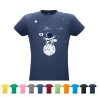Camiseta unissex de corte regular em malha 100% algodão (170 g/m2) com fio 30/1 penteado. Com gola em ribana 1,5x1,5 com fita de reforço e com costura dupla nas mangas, barra de fundo e laterais. Tamanhos: P, M, G, GG