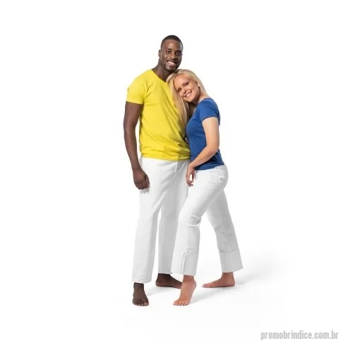 Camiseta personalizada - Camiseta unissex de corte regular em malha 100% algodão (135 g/m2) com fio 30/1 misto. Com gola em ribana 1,5x1,5 com fita de reforço e com costura dupla nas mangas, barra de fundo e laterais. Produto contém certificação ABVTEX . Tamanhos: P, M, G, GG, XGG  Caixa exterior (m): 0,190X0,460X0,558 Peso da caixa (Kg.): 8.400 Peso do Produto (g.): 1 Caixa Exterior (Un.): 50 Caixa interior (Un.): 25 NCMS: 61091000 Packing após gravação: Polybag Certificados: ABVTEX País de origem: Brasil