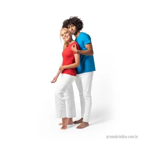 Camiseta personalizada - Camiseta unissex de corte regular em malha 100% algodão (165 g/m2) com fio 30/1 misto. Com gola em ribana 1,5x1,5 com fita de reforço e com costura dupla nas mangas, barra de fundo e laterais. Produto contém certificação ABVTEX . Tamanhos: P, M, G, GG, XGG  Caixa exterior (m): 0,190X0,460X0,554 Peso da caixa (Kg.): 8.400 Peso do Produto (g.): 1 Caixa Exterior (Un.): 50 Caixa interior (Un.): 25 NCMS: 61091000 Packing individual: Polybag de 10 un. Packing após gravação: Polybag Certificados: ABVTEX País de origem: Brasil