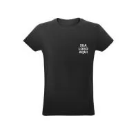 Apresente sua marca com a Camiseta Unissex de corte regular. Feita em malha 100% algodão penteado (170 g/m²), esta camiseta oferece conforto e durabilidade. Com gola em ribana 1,5x1,5, fita de reforço e costura dupla nas mangas, barra de fundo e laterais, ela combina elegância e praticidade. Disponível nos tamanhos P, M, G, GG e XGG, ajusta-se perfeitamente a todos os públicos. Personalize com sua logo e ofereça um brinde que une estilo e qualidade. Ideal para campanhas promocionais e eventos corporativos, esta camiseta unissex destacará sua marca em qualquer ocasião. Garanta a sua e surpreenda seus clientes!