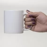 Caneca cerâmica de 330ml branca, ideal para sublimação.