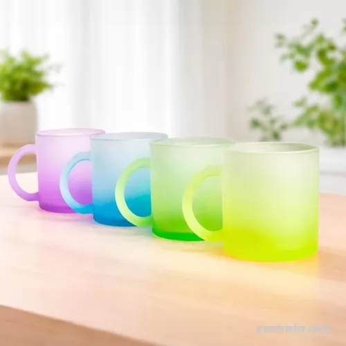Caneca de vidro personalizada - Caneca em vidro com acabamento fosco degradê e capacidade para até 350ml.  Altura :  9,5 cm  Largura :  11,3 cm  Circunferência :  25,3 cm