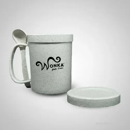 Caneca ecológica personalizada - Caneca de Fibra de Arroz com tampa, ideal para conservar sua bebida aquecida por mais tempo. Produzida com fibras naturais, reduz o uso de plástico e oferece leveza, resistência e um design moderno. A tampa em fibra garante mais praticidade no dia a dia, evitando derramamentos e mantendo a temperatura. Um brinde sustentável, funcional e totalmente personalizável para destacar a sua marca com consciência ambiental. Medidas: 9,5 cm de altura x 7,5 cm de diâmetro Gravação 5x5 cm