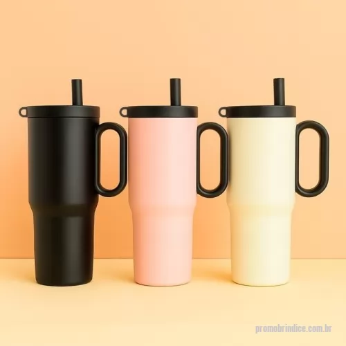 Caneca Inox personalizada - Caneca térmica em inox 304 com pintura eletrostática, alça lateral em plástico e capacidade de até 750ml. Conta com estrutura de parede dupla e vedação a vácuo para manter a temperatura de líquidos por mais tempo. Possui tampa plástica rosqueável com acesso para canudo, infusor removível e alça para fixação de chaveiro ou gancho. Acompanha canudo plástico para encaixe.