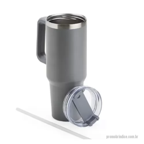 Caneca Inox personalizada - **Sobre o Produto**  A **Caneca Térmica 1,2L Personalizada** combina praticidade, resistência e design moderno, sendo ideal para acompanhar a rotina, presentear ou fortalecer a identidade da sua marca.  Produzida em **aço inox 304**, possui parede dupla térmica que auxilia na conservação da temperatura de bebidas quentes ou geladas por mais tempo.  Conta com tampa acrílica rosqueável com abertura para canudo, oferecendo mais segurança e praticidade no transporte. Possui também pegador ergonômico com acabamento emborrachado para maior conforto durante o uso. Acompanha canudo plástico reutilizável.  **Personalização**  Personalize com nome, logotipo ou arte de sua preferência. A aplicação pode ser feita em **DTF UV ou gravação a laser**, garantindo excelente acabamento e durabilidade.  **Prazo de Produção**  A produção é iniciada somente após a aprovação final da arte pelo cliente.  **Especificações Técnicas**  * Capacidade: 1,2 litros * Material: Aço Inox 304 * Estrutura: Parede dupla t