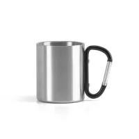 Caneca em aço inox, com pega em forma e função de mosquetão. Capacidade até 230 mL. Fornecido em caixa presente. Certificação EU Food Grade. ø70 x 82 mm
