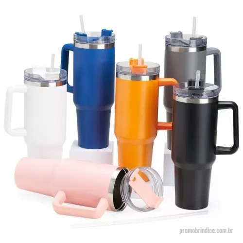 Caneca personalizada - Caneca térmica com capacidade de 1,2 litros feita em inox 304 com parede dupla, contém tampa acrílica rosqueável com acesso para canudo e pegador plástico. Acompanha canudo plástico.  Altura :  26,9 cm  Largura :  14,9 cm  Circunferência :  31,3 cm  Comprimento :  Canudo 30,8 cm  Medidas aproximadas para gravação (CxL):  12,5 cm x 4 cm  Peso aproximado (g):  539