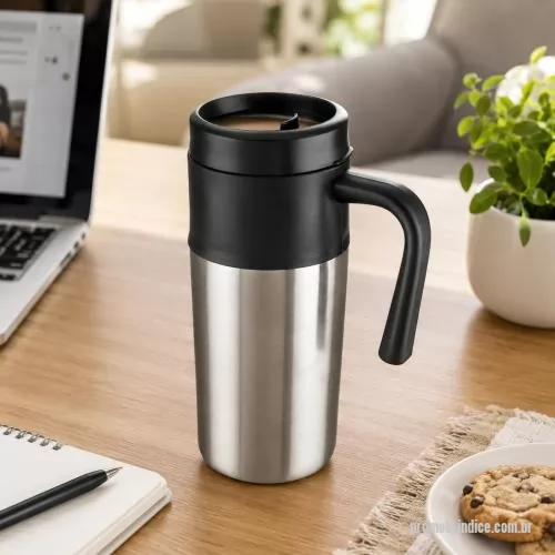 Caneca personalizada - Caneca em aço inox com capacidade de 350ml, desenvolvida para acompanhar a rotina com praticidade e segurança. Possui tampa plástica equipada com anel de silicone antivazamento, além de bico com trava de vedação, recursos que ajudam a reduzir derrama
