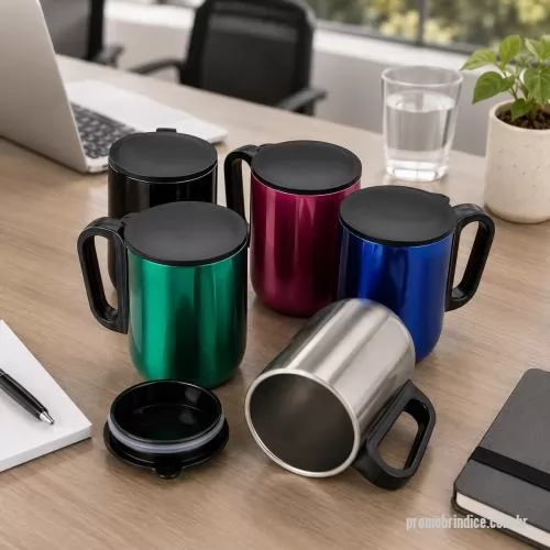 Caneca personalizada - Caneca de parede dupla em inox com capacidade de 230ml, pegador em plástico, tampa plástica para vedação e base com EVA antiderrapante. Seu tamanho compacto é ideal para cafés, chás e bebidas rápidas, oferecendo mais firmeza no apoio e conforto no ma