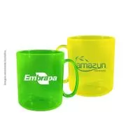 Capacidade 400ml. Caneca Cristal atóxica feita com Plástico Premium (PS) de alta resistência (não é feita de vidro), com parede reforçada de 2mm de espessura.