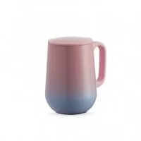 Caneca bicolor parede dupla com capacidade de 250ml, feita em inox 304. Contém tampa plástica de encaixe, alça plástica e base antiderrapante.