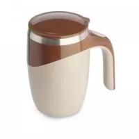 Caneca plástica mixer em aço inox na parte interna com capacidade de até 380ml. Na parte interna possui uma capsula imantada facilitando a remoção para limpeza da caneca. Ideal para junções de bebidas em pó. Para a função mixer funcionar é necessário 2 pilhas AAA, acompanha pilha.