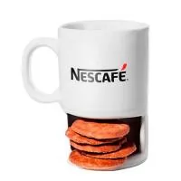 Caneca grande de porcelana personalizada, ela possui compartimento para colocar bolacha e capacidade de 300 ml. A impressão é feita em decalque em até cores. Brinde diferente para presentear clientes e colaboradores