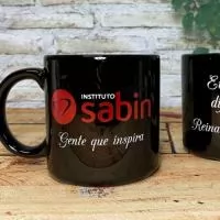 Caneca em porcelana preta, modelo Collection, 360 ml. 