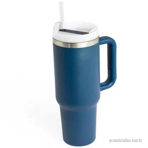 Caneca térmica personalizada - Caneca térmica com capacidade de 1,2 litros feita em inox 304 com parede dupla, contém tampa acrílica rosqueável com acesso para canudo e pegador plástico com aderência emborrachada. Acompanha canudo plástico.  Altura :  27,6 cm  Largura :  14,6 cm  Circunferência :  25 cm  Medidas aproximadas para gravação (CxL):  10 cm x 3,5 cm  Peso aproximado (g):  503