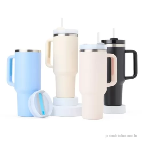 Caneca térmica personalizada - Caneca térmica com capacidade de 1,2 litros feita em inox 304 com parede dupla, contém tampa acrílica rosqueável com acesso para canudo e pegador plástico com aderência emborrachada. Acompanha canudo plástico.