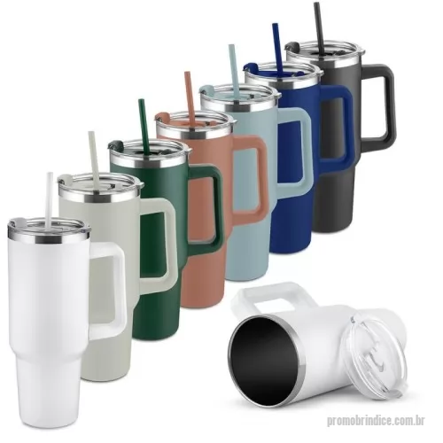Caneca térmica personalizada - Caneca térmica de 1,3 litros em inox reciclado com parede dupla (interno 304, externo 201), acabamento em pintura a pó, tampa e canudo em plástico PP na cor do produto.