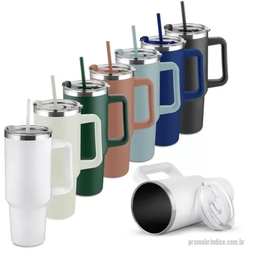 Caneca térmica personalizada - Caneca Térmica Inox 1,3L – Capacidade, Resistência e Conservação Térmica  Descrição: Caneca térmica confeccionada em aço inoxidável com alça reforçada e pintura eletrostática de alta durabilidade. Possui estrutura de parede dupla com vedação a vácuo, que mantém a temperatura de líquidos por mais tempo. Conta com tampa plástica com protetor para o bocal e abertura central para canudo, acompanhando canudo em plástico PP. Capacidade total de 1,3 litro.  Especificações: Altura: 25,1 cm Largura: 14,6 cm Circunferência: 31,3 cm Área de gravação: 13 x 8 cm Peso: 507 g  Robusta e elegante, é ideal para o dia a dia, viagens ou como brinde personalizado de alto padrão.
