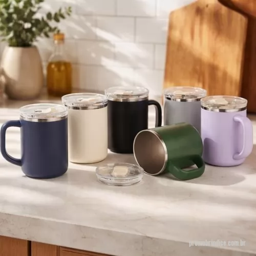 Caneca térmica personalizada - Caneca de parede dupla, com interior em inox 304 e revestimento externo e alça em plástico polipropileno (PP). Com capacidade máxima de 450ml, possui tampa de pressão em AS com protetor deslizante para o bocal em PP.  Altura :  11,8 cm  Largura :  12,1 cm  Diametro :  Sem tampa 8 cm