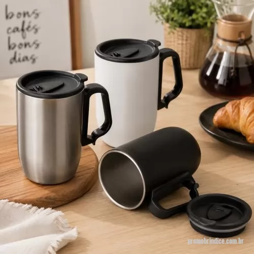 Caneca térmica personalizada - Caneca térmica com capacidade de 350ml, produzida em aço inox, com interior em inox 304 e parte externa em inox 201. Possui alça plástica com formato tipo mosquetão, que facilita o transporte e acrescenta praticidade ao uso diário. A tampa com sistem