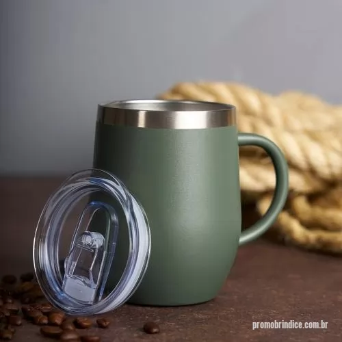 Caneca térmica personalizada - Com design compacto e acabamento sofisticado, esta caneca térmica de inox com capacidade de 350ml é uma excelente escolha para servir café, chá, sucos ou outras bebidas com mais praticidade e estilo. Seu material livre de BPA proporciona uso mais seg