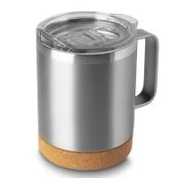 Caneca térmica em aço inox com parede dupla isolada à vácuo, tampa plástica e anel em silicone para vedação, alça lateral em inox na cor do produto, base em cortiça. Capacidade 350ml.