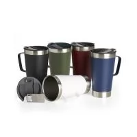 Caneca térmica de inox com capacidade para 500ml. Acompanha uma tampa de plástico e um abridor de garrafas. O abridor fica preso em um encaixe existente na tampa, porém é removível.