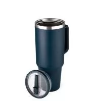 Descrição: A caneca térmica perfeita para quem busca praticidade e qualidade em um só produto. Com capacidade de 1,2 litros, ela é fabricada em inox 304 com parede dupla, garantindo que a bebida permaneça na temperatura ideal por muito mais tempo. Sua tampa acrílica rosqueável com bico flexível integrado proporciona facilidade no uso com o canudo, enquanto o pegador plástico oferece segurança no manuseio. Acompanha um canudo prático para completar a experiência. Um item indispensável para o dia a dia que une funcionalidade e design moderno.  Largura :  15 cm  Circunferência :  30,9 cm  Comprimento :  26,9 cm