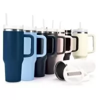 Descrição: Caneca térmica com capacidade de 1,2 litros feita em inox 304 com parede dupla, contém tampa acrílica rosqueável com acesso para canudo e pegador plástico com aderência emborrachada. Acompanha canudo plástico.
