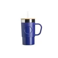 Seja um café quentinho para começar o dia ou um drink gelado para refrescar, nossa caneca térmica de 400ml é a companhia ideal para qualquer momento. Feita em inox 304, conta com detalhes em plástico e uma tampa de bambu, que adiciona um toque sustentável e possui abertura para o canudo. Para ainda mais conforto e segurança, sua base antiderrapante evita deslizes, e ela já acompanha um canudo de plástico reutilizável. Prática, resistente e indispensável para quem não abre mão de saborear sua bebida com a temperatura perfeita!