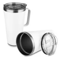 Caneca térmica com capacidade de 530ml, produzida em aço inox com parede dupla e isolamento a vácuo, recurso que ajuda a manter bebidas quentes ou frias por mais tempo. A parte externa recebe pintura a pó, formando uma superfície uniforme e contempor